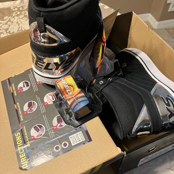 Men’s Heelys Shoes - Picture 2 of 9